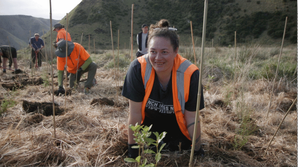 noela-mcgregor-moawhitu-planting